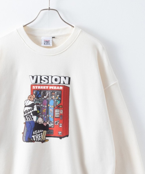 VISION STREET WEAR(ヴィジョンストリートウェア)の「VISION STREET WEAR スケボー自販機プリントスウェットプルオーバー(スウェット・メンズ・チャコールグレー/サックスブルー/オフホワイト・L/M/XL)」の2枚目の写真