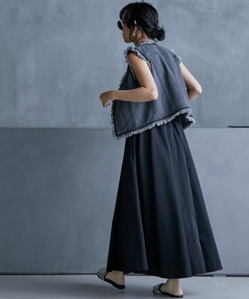 GEVS.（ジェイヴィス）の「＜大きいサイズ＞ フロントジップキャミソールロングワンピース GEVS.（ワンピース・レディース・ブラック/グレー・L/LL/3L/4L/5L）」の12枚目の写真