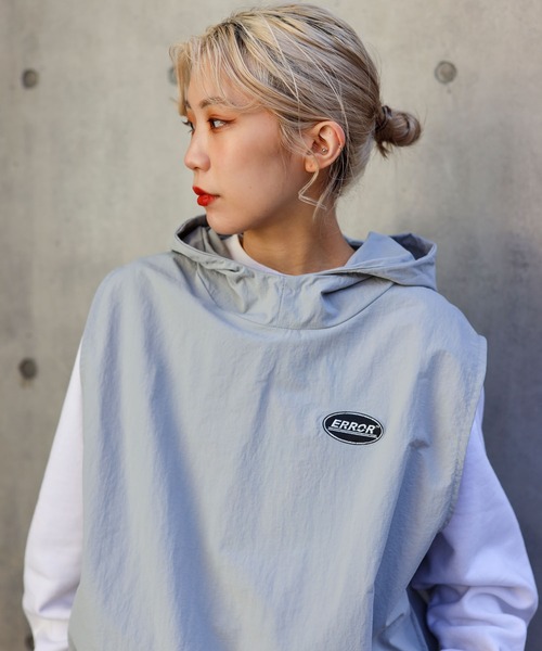 SPINNS（スピンズ）の「【フード付き！雨が降っても大丈夫◎】ERROR刺繍ロゴ フード付ナイロンベスト プルオーバー（ベスト・メンズ・ブラック/グレー・ONESIZE）」の12枚目の写真