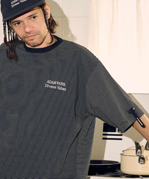ADAM PATEK(アダムパテック)の「ADAMPATEK/thin stripes short sleeve/ボーダー半袖Tシャツ(Tシャツ/カットソー・メンズ・ネイビー系/ライトグレー系/ブラック系・2/1)」の2枚目の写真