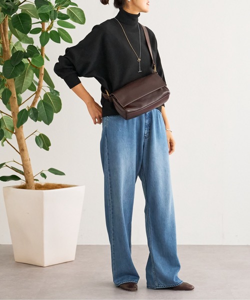 BEARDSLEY レザーボディバッグ　色:トープ ビアズリー BEARDSLEY レザーボディバッグ （taupe