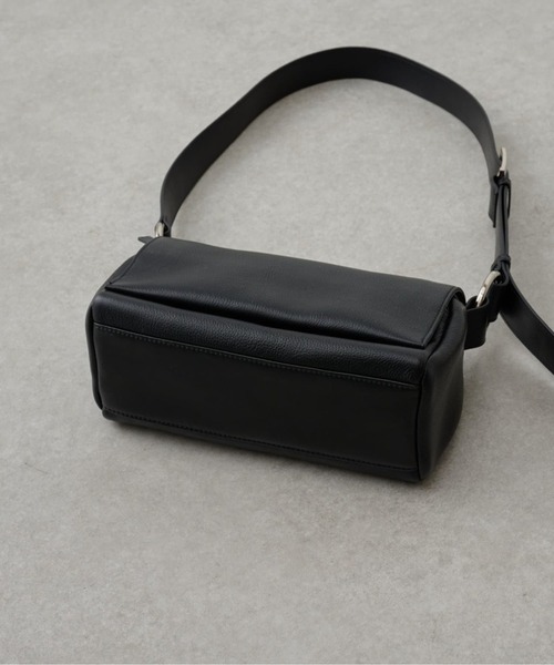 【新品 未使用】BEARDSLEY ビアズリー レザーボディバッグ ブラック ビアズリー BEARDSLEY レザーボディバッグ （black