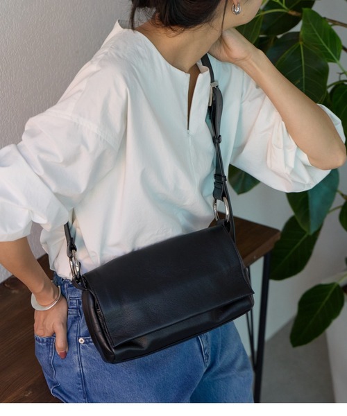 BEARDSLEY レザーボディバッグ　ブラック　一度使用 ビアズリー BEARDSLEY レザーボディバッグ （black
