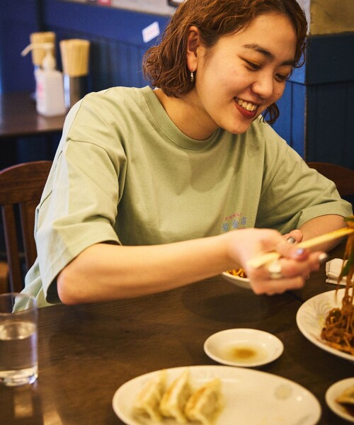 FREAK'S STORE（フリークスストア）の「限定展開 紫金飯店×FREAK'S STORE 別注 ビッグシルエット バックプリント クルーネックTシャツ/中華/チャイナデザイン（Tシャツ/カットソー・メンズ・ホワイト/ミント/スミクロ・SMALL/MEDIUM/LARGE）」の16枚目の写真