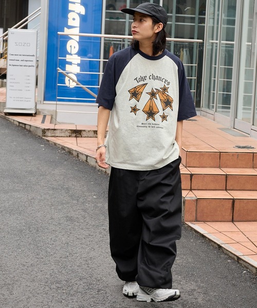 MONO-MART(モノマート)の「オーバーサイズグラフィックラグラン半袖Tシャツ/STAR&HEART(Tシャツ/カットソー・レディース・チャコール/ブラック/ブラック系/ネイビー・M/L)」の11枚目の写真