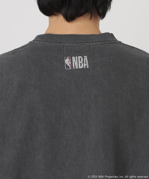 NBA(エヌビーエー)の「【Off The Court by NBA / オフ・ザ・コート バイ NBA】別注 プリントTシャツ(Tシャツ/カットソー・メンズ・ネイビー/ブラック/ホワイト/チャコールグレー/グレー/ホワイト系その他/ブラック系その他・MEDIUM/LARGE/SMALL/X-LARGE)」の8枚目の写真