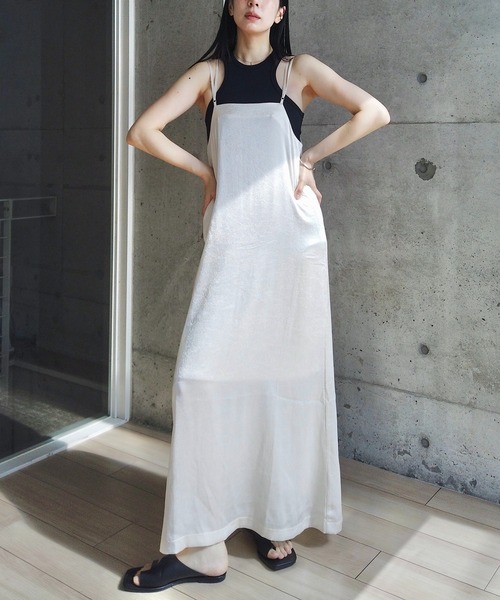 y/m by RIKA（イムバイリカ）の「サテンキャミワンピース（ワンピース・レディース・アイボリー/ブラック・FREE）」の4枚目の写真