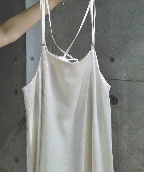 y/m by RIKA（イムバイリカ）の「サテンキャミワンピース（ワンピース・レディース・アイボリー/ブラック・FREE）」の5枚目の写真