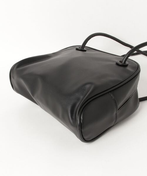 HIKA（ヒカ）の「【HIKA】フェイクレザーダブルハンドルスクエアBAG（ボストンバッグ・レディース・ブラウン/ブラック・FREE）」の4枚目の写真