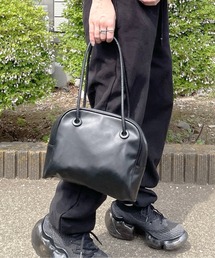 HIKA（ヒカ）の「【HIKA】フェイクレザーダブルハンドルスクエアBAG（ボストンバッグ）」