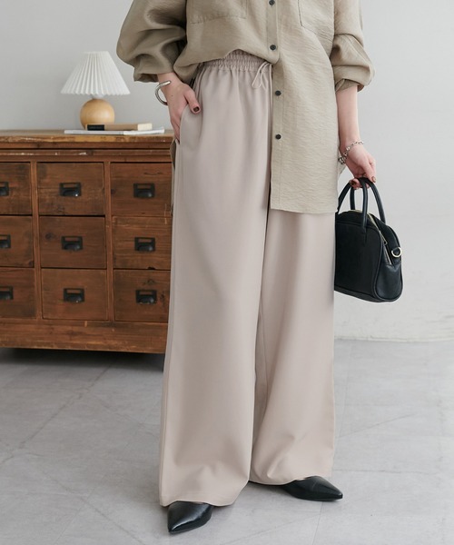 DISCOAT（ディスコート）の「《新色追加/7サイズ展開》とろみイージーパンツ【ユニセックス】（その他パンツ・レディース・グレー/アイボリー/ブラック/ブラウン/ライトベージュ/ベージュ/ライム/ベージュ系その他/ダークグレー/ダークブラウン/ブラック系その他/ブラウン系その他/ネイビー/ライトグレー/キャメル/ベージュ系その他2/インディゴブルー/モカ/グレイッシュベージュ/グレー系その他/レモンイエロー/チャコールグレー/ピンク・SMALL/MEDIUM/LARGE/X-LARGE/SP/MT/PM/SHORT/M）」の5枚目の写真