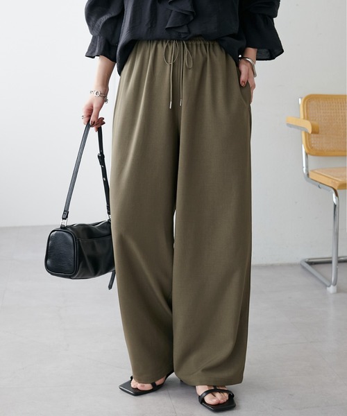 DISCOAT（ディスコート）の「《新色追加/7サイズ展開》とろみイージーパンツ【ユニセックス】（その他パンツ・レディース・グレー/アイボリー/ブラック/ブラウン/ライトベージュ/ベージュ/ライム/ベージュ系その他/ダークグレー/ダークブラウン/ブラック系その他/ブラウン系その他/ネイビー/ライトグレー/キャメル/ベージュ系その他2/インディゴブルー/モカ/グレイッシュベージュ/グレー系その他/レモンイエロー/チャコールグレー/ピンク・SMALL/MEDIUM/LARGE/X-LARGE/SP/MT/PM/SHORT/M）」の11枚目の写真