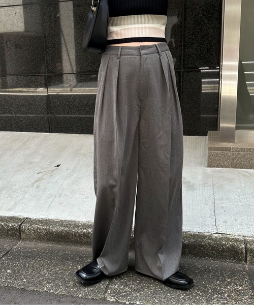 feepur(フェピュール)の「ダブルタックワイドパンツ(スラックス・レディース・ブラック/グレー・SMALL/MEDIUM)」の3枚目の写真