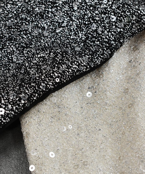 Reurie'（レウリィ）の「【SNSで話題！】パッド付きラメキャミソール／padded lame camisole ブラトップ グリッター スパンコール キラキラ ノースリーブ インナー カジュアル 重ね着 レイヤード 紐 ストラップ アイボリー 白 ブラック 黒 モノトーン（キャミソール・レディース・ブラック/アイボリー・FREE）」の3枚目の写真