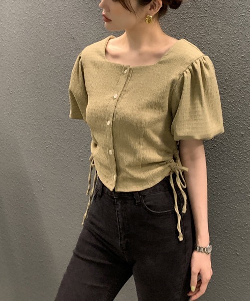 gossip!ロサンゼルス(ゴシップロサンゼルス)の「サイドリボンパフスリーブブラウス(シャツ/ブラウス・レディース・ブラウン/ブラック/オフホワイト・FREE)」の1枚目の写真