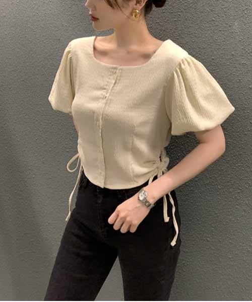 gossip!ロサンゼルス(ゴシップロサンゼルス)の「サイドリボンパフスリーブブラウス(シャツ/ブラウス・レディース・ブラウン/ブラック/オフホワイト・FREE)」の2枚目の写真