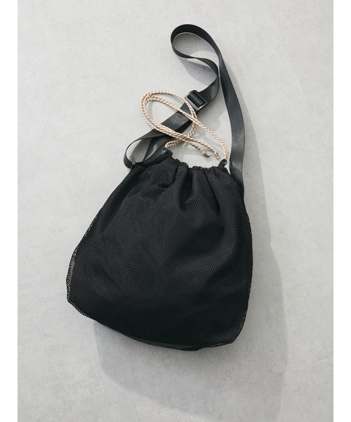 Green　Parks（グリーンパークス）の「・Cu-shut　メッシュドローストリングショルダー（ショルダーバッグ・レディース・アイボリー/ブラック/グレー・FREE）」の3枚目の写真