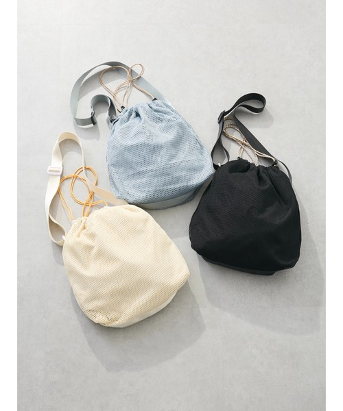 Green　Parks（グリーンパークス）の「・Cu-shut　メッシュドローストリングショルダー（ショルダーバッグ・レディース・アイボリー/ブラック/グレー・FREE）」の13枚目の写真