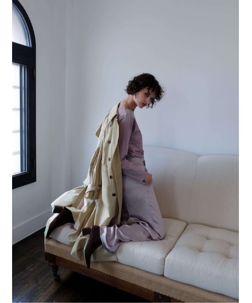 Katrin TOKYO(カトリーントーキョー)の「satin wide slacks(スラックス・レディース・アイボリー/オリーブ/ブルー系その他/ラベンダー・S/M/L/XS)」の4枚目の写真