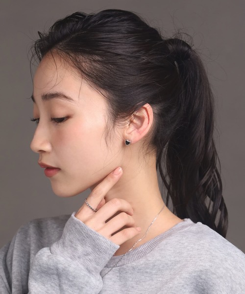 LHME(エルエイチエムイー)の「【WEB限定】“Moment”ハートピアス/ブラック/サージカルステンレス(金属アレルギー対応)【LHME / エルエイチエムイー】(ピアス(両耳用)・レディース・シルバー/ゴールド・ONE SIZE)」の6枚目の写真