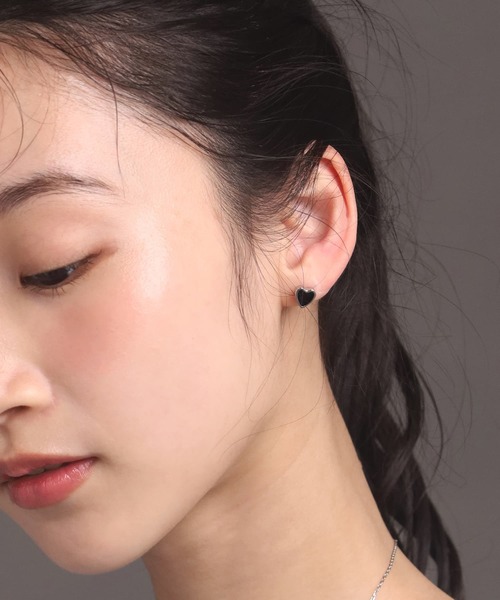 LHME(エルエイチエムイー)の「【WEB限定】“Moment”ハートピアス/ブラック/サージカルステンレス(金属アレルギー対応)【LHME / エルエイチエムイー】(ピアス(両耳用)・レディース・シルバー/ゴールド・ONE SIZE)」の7枚目の写真