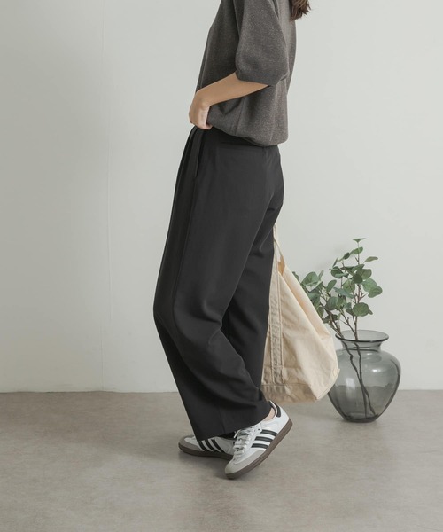 URBAN RESEARCH DOORS（アーバンリサーチドアーズ）の「『UR TECH』2タックトラウザーパンツ（その他パンツ・レディース・ブラウン/ブラック・SMALL/MEDIUM）」の3枚目の写真