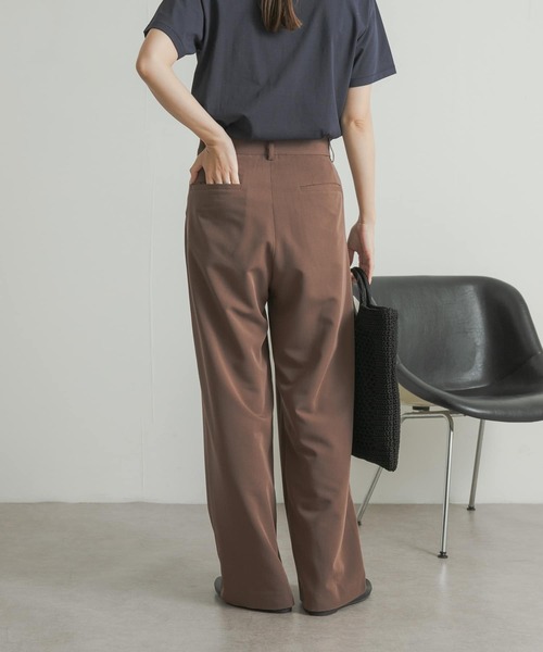 URBAN RESEARCH DOORS（アーバンリサーチドアーズ）の「『UR TECH』2タックトラウザーパンツ（その他パンツ・レディース・ブラウン/ブラック・SMALL/MEDIUM）」の20枚目の写真