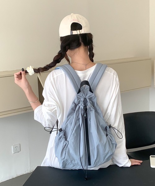 LYEON（リヨン）の「巾着リュック/ナイロンナップサック/バックパック（バックパック/リュック・レディース・ブルー/ベージュ/ブラック・FREE）」の11枚目の写真