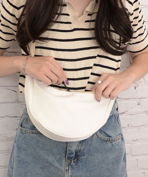 VIBGYOR Women(ヴィブジョー ウィメン)の「【float】カラバリ シンプル ショルダーバッグ【9色展開】(ショルダーバッグ・レディース・パープル/ラベンダー/オレンジ/ホワイト/ピンク/ブラック/カーキ/グレー/ブルー・FREE)」の14枚目の写真