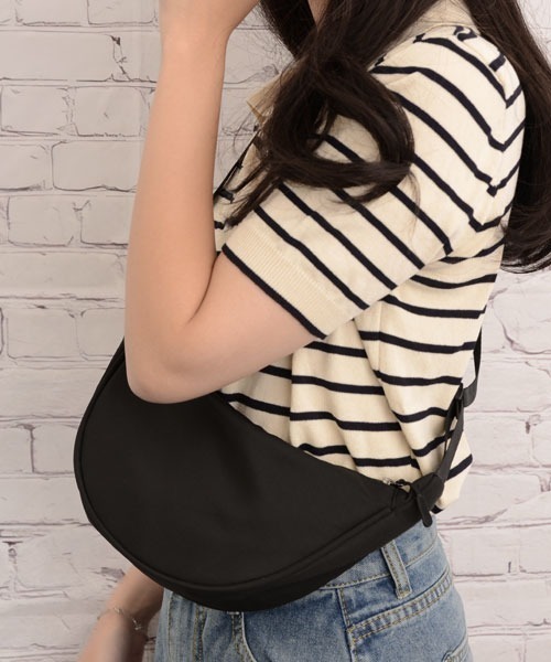 VIBGYOR Women(ヴィブジョー ウィメン)の「【float】カラバリ シンプル ショルダーバッグ【9色展開】(ショルダーバッグ・レディース・パープル/ラベンダー/オレンジ/ホワイト/ピンク/ブラック/カーキ/グレー/ブルー・FREE)」の16枚目の写真