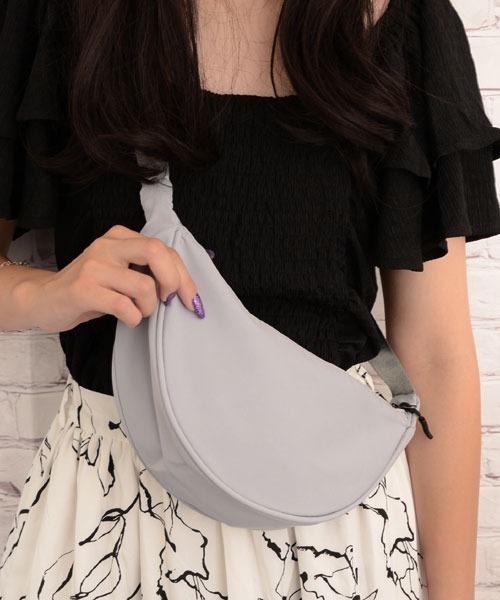 VIBGYOR Women(ヴィブジョー ウィメン)の「【float】カラバリ シンプル ショルダーバッグ【9色展開】(ショルダーバッグ・レディース・パープル/ラベンダー/オレンジ/ホワイト/ピンク/ブラック/カーキ/グレー/ブルー・FREE)」の22枚目の写真