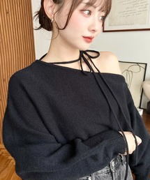 moment+（モーメントプラス）の「ストラップチョーカーネックリボンアシメワンショルダーニットプルオーバー（ニット/セーター・レディース）」