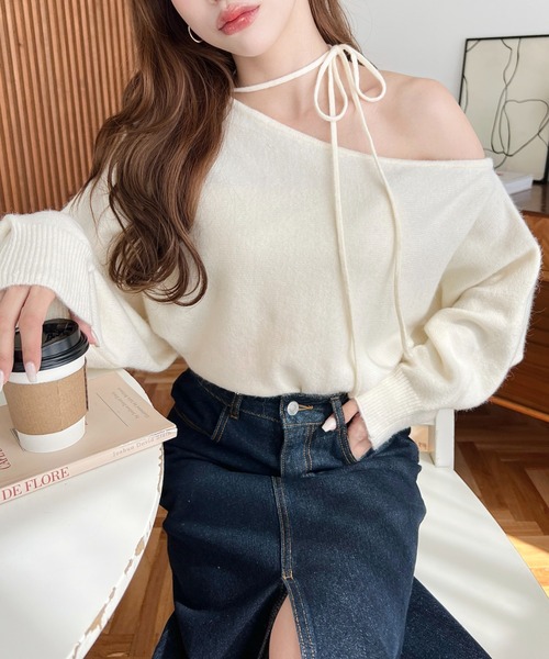 moment+（モーメントプラス）の「ストラップチョーカーネックリボンアシメワンショルダーニットプルオーバー（ニット/セーター・レディース・アイボリー/ブルー/ブラック/チャコールグレー/グレイッシュベージュ/ブラウン/ボルドー・L/M）」の10枚目の写真