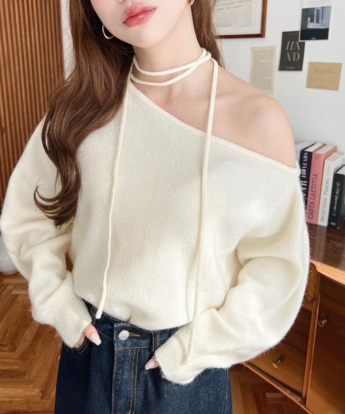 moment+（モーメントプラス）の「ストラップチョーカーネックリボンアシメワンショルダーニットプルオーバー（ニット/セーター・レディース・アイボリー/ブルー/ブラック/チャコールグレー/グレイッシュベージュ/ブラウン/ボルドー・L/M）」の12枚目の写真