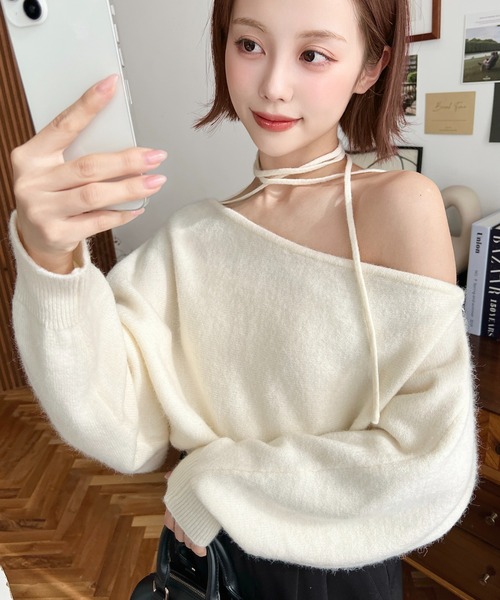 moment+（モーメントプラス）の「ストラップチョーカーネックリボンアシメワンショルダーニットプルオーバー（ニット/セーター・レディース・アイボリー/ブルー/ブラック/チャコールグレー/グレイッシュベージュ/ブラウン/ボルドー・L/M）」の20枚目の写真