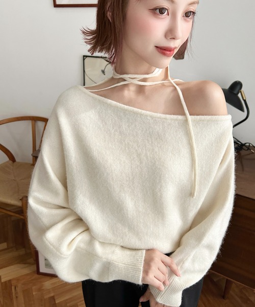 moment+（モーメントプラス）の「ストラップチョーカーネックリボンアシメワンショルダーニットプルオーバー（ニット/セーター・レディース・アイボリー/ブルー/ブラック/チャコールグレー/グレイッシュベージュ/ブラウン/ボルドー・L/M）」の19枚目の写真