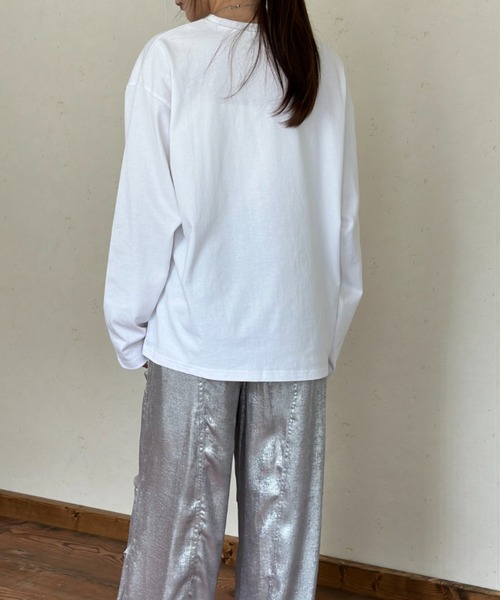 Per sist ence（パーシエンス）の「オーバーサイズ箔プリントロンT（Tシャツ/カットソー・レディース・チャコールグレー/ホワイト系1/ホワイト系2・FREE）」の7枚目の写真