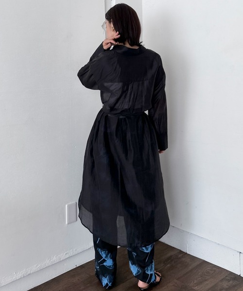 Doux archives（ドゥアルシーヴ）の「シアーロングシャツ