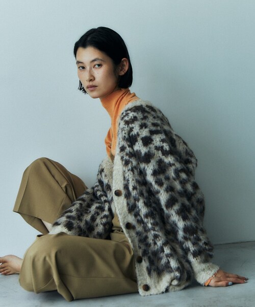 GALLEST(ギャレスト)の「レオパードフェザーカーディガン(カーディガン/ボレロ・レディース・イエロー系その他6/ダークブラウン系4/チャコール・38)」の3枚目の写真