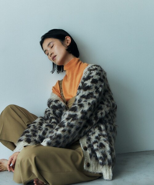 GALLEST(ギャレスト)の「レオパードフェザーカーディガン(カーディガン/ボレロ・レディース・イエロー系その他6/ダークブラウン系4/チャコール・38)」の4枚目の写真