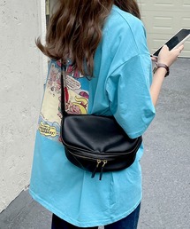 【軽量】レザータッチジップデザインショルダーバッグ