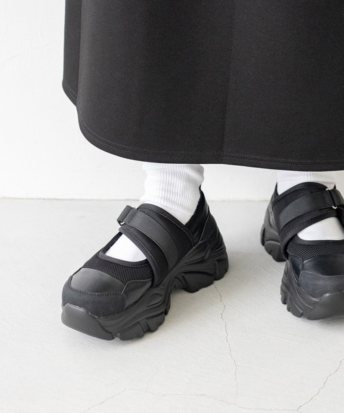 ボリュームソール ベルクロストラップシューズ（スニーカー）｜menue  