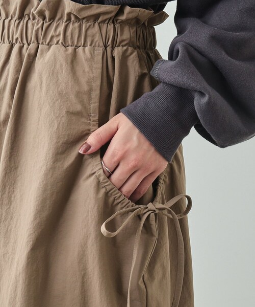 SHOO・LA・RUE（シューラルー）の「【洗える】ドロストリボン ナイロンスカート（スカート・レディース・ブラック/ブルーグリーン/ブラウン系・02/03/04）」の20枚目の写真