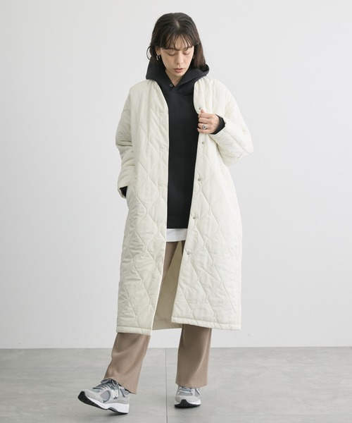 AMERICAN HOLIC（アメリカンホリック）の「軽ポカキルティングロングコート（ノーカラージャケット・レディース・アイボリー/ブラック・M/L）」の3枚目の写真