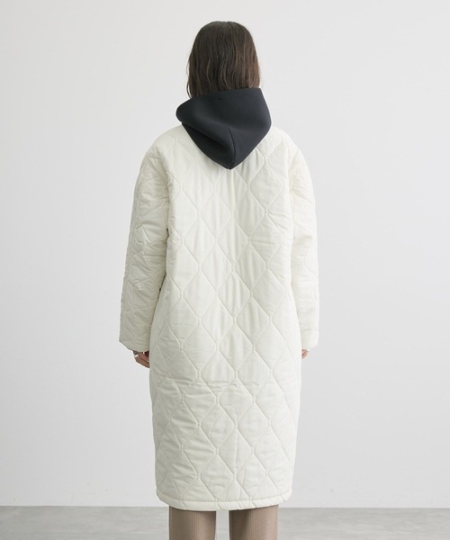 AMERICAN HOLIC（アメリカンホリック）の「軽ポカキルティングロングコート（ノーカラージャケット・レディース・アイボリー/ブラック・M/L）」の22枚目の写真