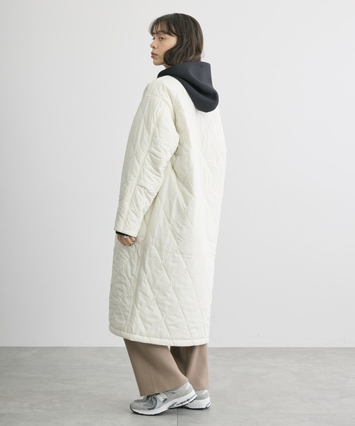 AMERICAN HOLIC（アメリカンホリック）の「軽ポカキルティングロングコート（ノーカラージャケット・レディース・アイボリー/ブラック・M/L）」の19枚目の写真