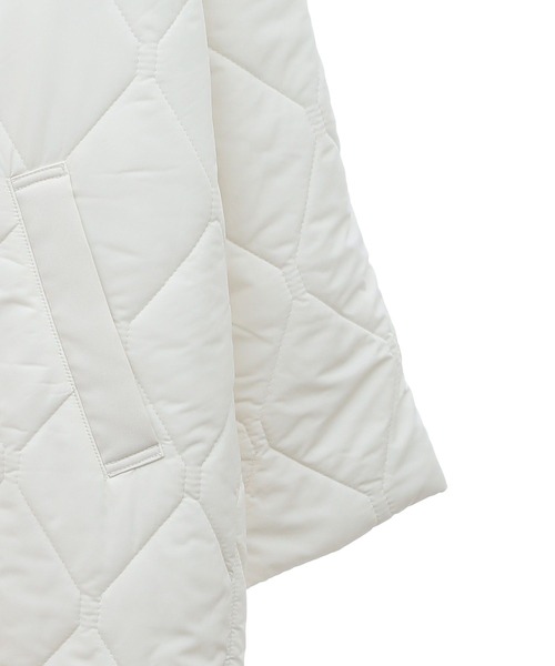 AMERICAN HOLIC（アメリカンホリック）の「軽ポカキルティングロングコート（ノーカラージャケット・レディース・アイボリー/ブラック・M/L）」の15枚目の写真