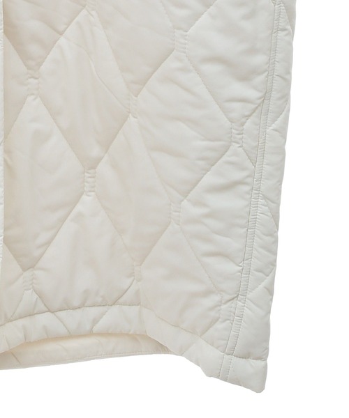 AMERICAN HOLIC（アメリカンホリック）の「軽ポカキルティングロングコート（ノーカラージャケット・レディース・アイボリー/ブラック・M/L）」の4枚目の写真