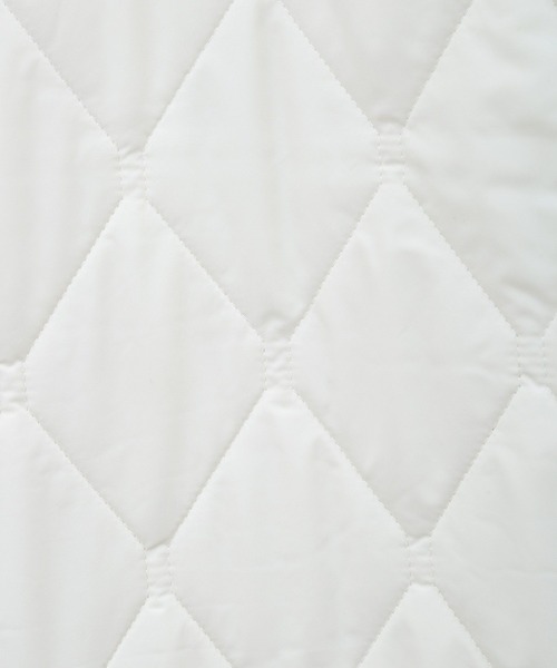 AMERICAN HOLIC（アメリカンホリック）の「軽ポカキルティングロングコート（ノーカラージャケット・レディース・アイボリー/ブラック・M/L）」の5枚目の写真