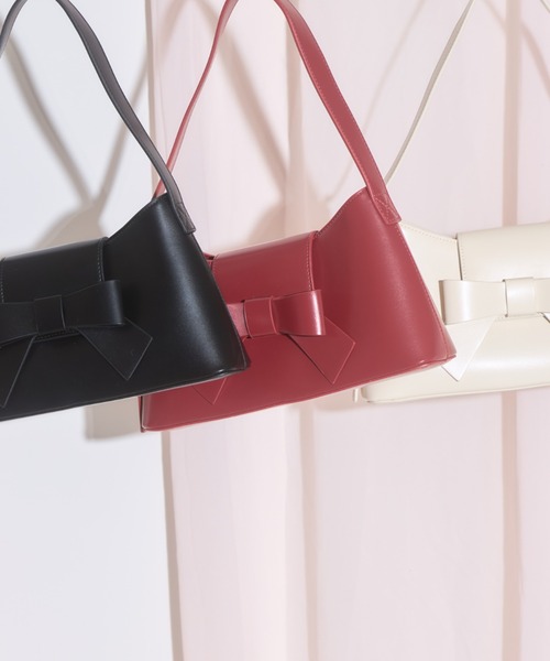 tocco closet（トッコ　クローゼット）の「【ZOZO限定】フロントリボンバッグ（ショルダーバッグ・レディース・レッド/アイボリー/ブラック・FREE）」の4枚目の写真